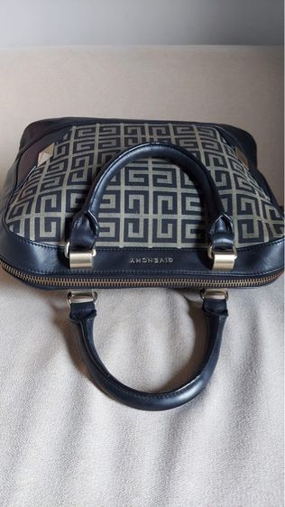 กระเป๋าถือ Givenchy วินเทจ ผ้าลายซิกเนเจอร์ ผสมหนัง  รูปที่ 6