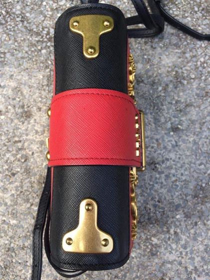 กระเป๋าครอสบอดี้ Prada สีแดง ของแท้ รูปที่ 10