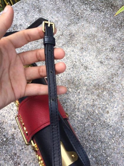 กระเป๋าครอสบอดี้ Prada สีแดง ของแท้ รูปที่ 15