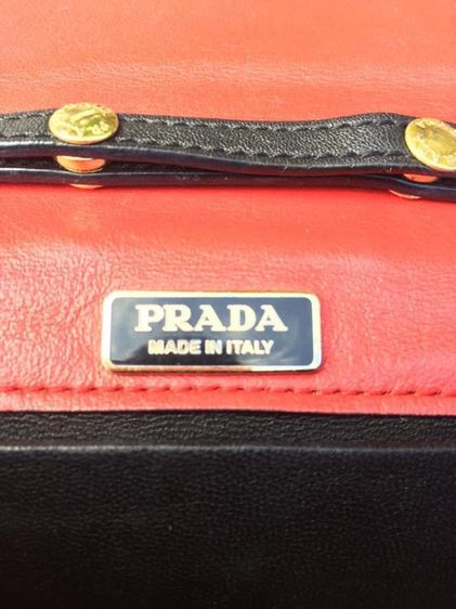 กระเป๋าครอสบอดี้ Prada สีแดง ของแท้ รูปที่ 11