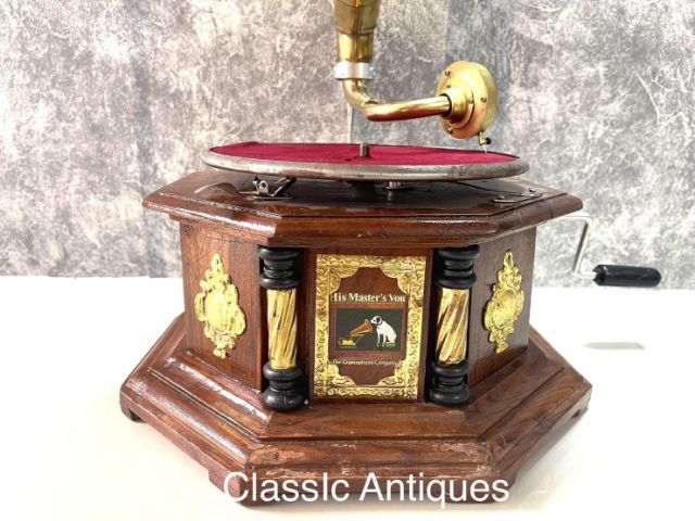 เครื่องเล่นแผ่นเสียง ปากแตรทองเหลือง
ทรงแปดเหลี่ยม  รูปที่ 3