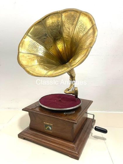 เครื่องเล่นแผ่นเสียง ปากแตรทองเหลือง
ทรงสี่เหลี่ยม รูปที่ 4