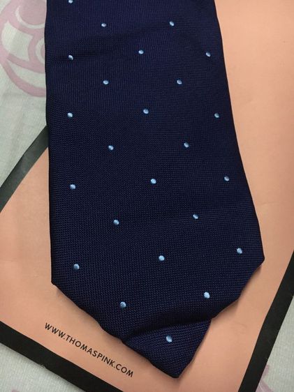 เนคไท โทมัส พิงค์ สีน้ำเงินเนวี่ โพกาดอกสีชมพู เรียบหรูดี ซื้อจากห้างแฮรอด กรุงลอนดอน ประเทศอังกฤษ มือ1
สภาพสวยมากไม่ผ่านการใช้งาน รูปที่ 2