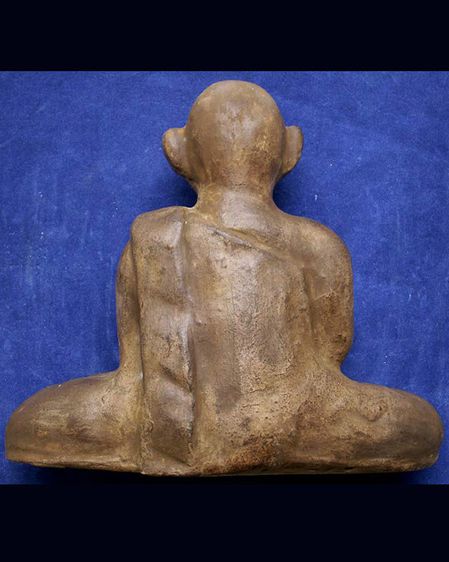 พระบูชาเกจิไม่ทราบที่ เนื้อดินผสมผง หน้าตัก 9 นิ้ว บ้านๆเก่าเก็บ รูปที่ 2