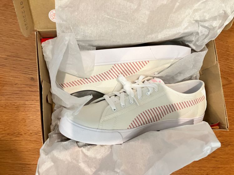 รองเท้าผ้าใบ Puma สไตล์Caualสบายๆ รุ่นPuma White Pale-Pink ของแท้ US10 EUR43 28cm.