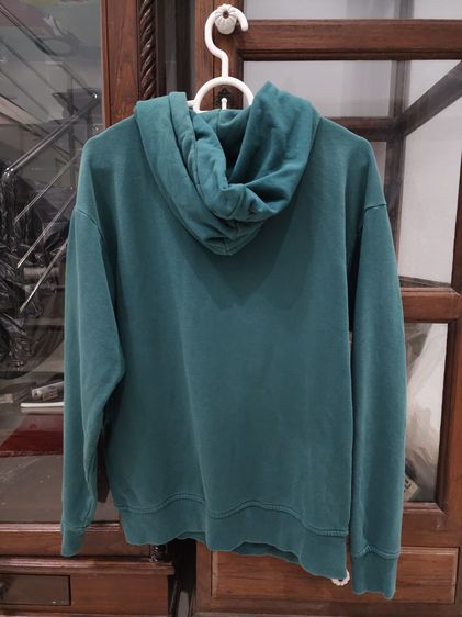 เสื้อมีฮูด แขนยาว สีเขียว เขียนคำว่า TURE เดิมๆ สภาพดี ตัวใหญ่ เนื้อผ้าหนา ใส่สบาย รูปที่ 2