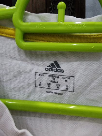 เสื้อยืด ทีเชิ้ต สีขาว ตัดเขียว ยี่ห้อ Adidas ของแท้ สภาพดี เหมือนใหม่ ใส่น้อย เนื้อผ้าบาง ใส่สบาย รูปที่ 3