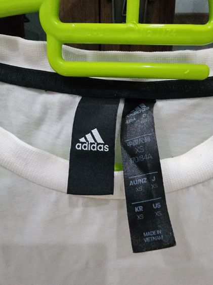 เสื้อ ทีเชิ้ต ยี่ห้อ Adidas ของแท้ แขนสั้น เดิม ใส่น้อย สภาพดี เบอร์ XS เนื้อผ้าบางเบา ใส่สบาย รูปที่ 3