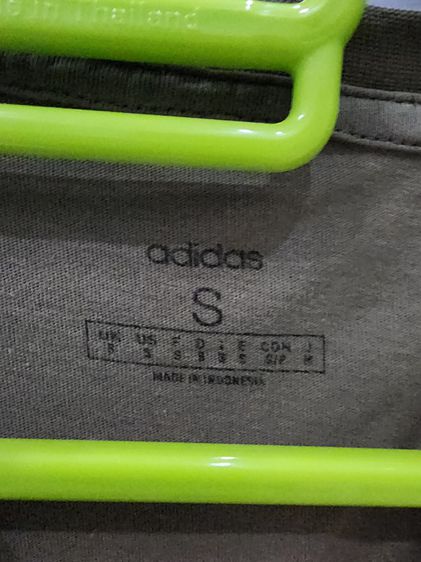 เสื้อแขนสั้น ยี่ห้อ Adidas  ของแท้ แขนสั้น โลโก้ขาวตัด สวย เบอร์ S ใส่สบาย ผ้าบางเบา รูปที่ 2