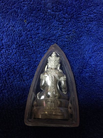 พระกริ่งเนื้อเงินสภาพสวย องค์พระใหญ่สูงประมาณเกือบ 2 นิ้ว รูปที่ 2