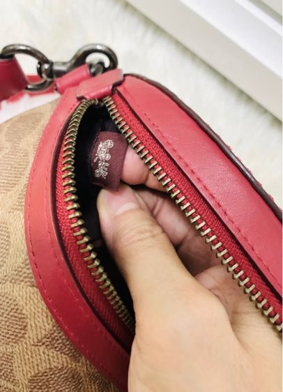 กระเป๋าคาดอกแบรนด์ COACH ของแท้ รูปที่ 7