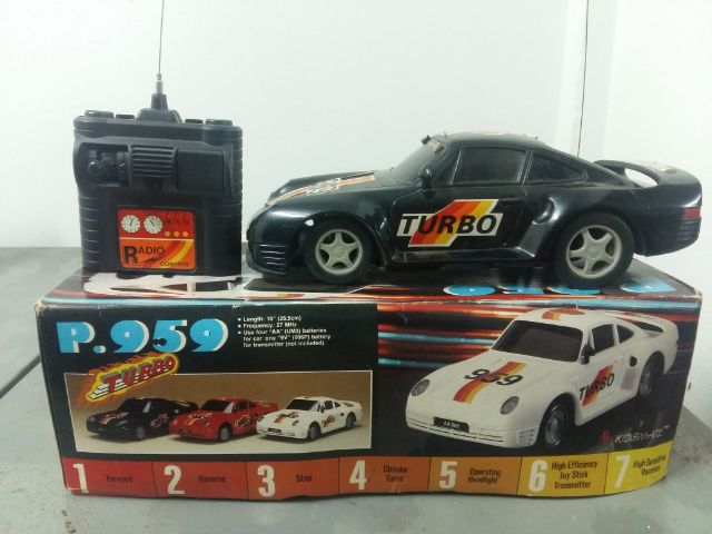 รถสปอร์ตบังคับ รุ่น p.959 Turbo Radio Control  โมเดล เหมือนจริง  ความยาวตัวรถ ประมาณ 30 cm.  
สภาพสวยเดิมๆ เจ้าของเดิมเก็บไว้ตู้โชว์อย่างดี รูปที่ 3