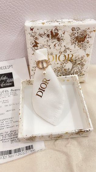 พร้อมส่ง 🔥SALE 12999🔥ราคาดีเฟร่อออ แหวน Dior Size S รุ่นใหม่ ใส่สวยน่ารัก ประดับมุกห้อยแบบเก๋มากแม่ สอยด่วนๆ อปก Gift Receipt จาก USA  รูปที่ 3