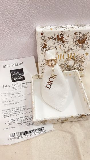 พร้อมส่ง 🔥SALE 12999🔥ราคาดีเฟร่อออ แหวน Dior Size S รุ่นใหม่ ใส่สวยน่ารัก ประดับมุกห้อยแบบเก๋มากแม่ สอยด่วนๆ อปก Gift Receipt จาก USA  รูปที่ 4