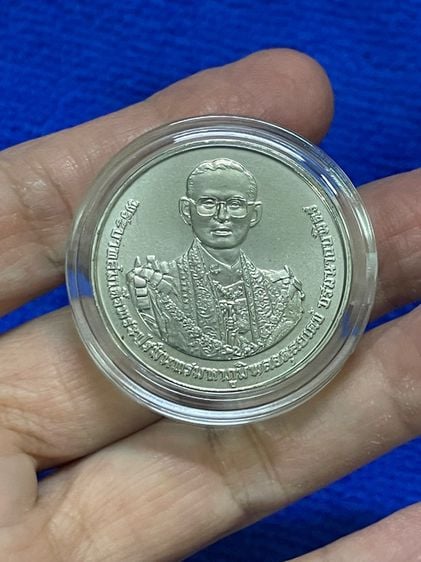 เหรียญที่ระลึกในแพค เหรียญที่ระลึกพระราชพิธีถวายพระเพลิงพระบรมศพ ร9 รูปที่ 2
