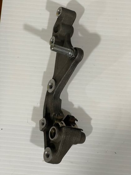 เหล็กยึดปั๊มเบรคหน้าcb300 cbr300 cbr250 แท้ รูปที่ 3