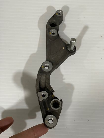 เหล็กยึดปั๊มเบรคหน้าcb300 cbr300 cbr250 แท้ รูปที่ 2