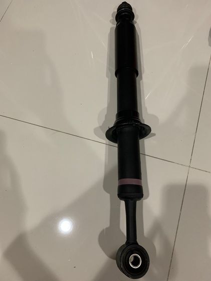 โช๊ค ฟอร์จูนเนอร์เดิมๆ 1 ข้างรถ รุ่นแรก  ของตามสภาพเลยจ้า  รูปที่ 3