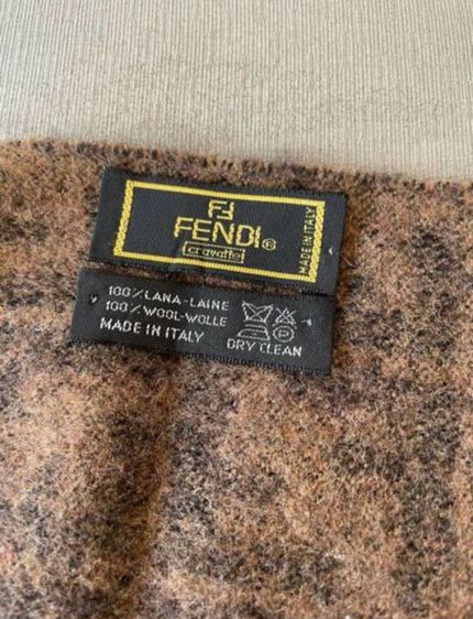  ผ้าพันคอ fendi แท้สวย  รูปที่ 3