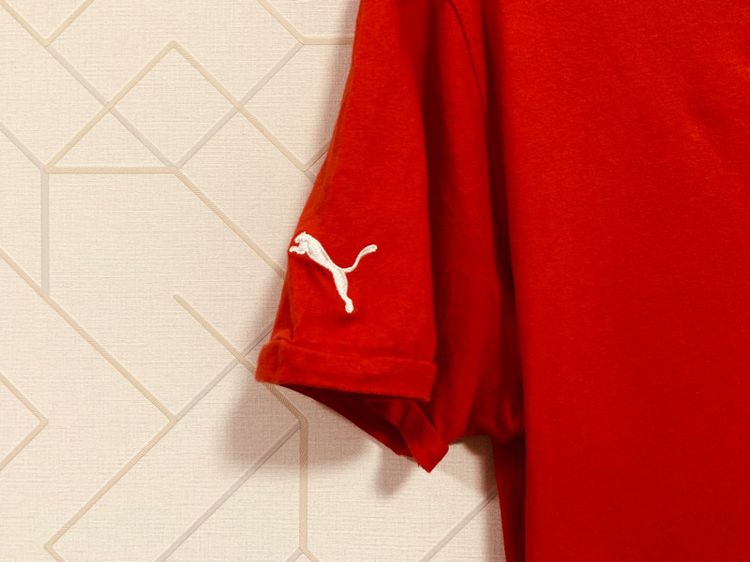 เสื้อยืด FERRARI by Puma แท้ 💯 size XL วัดจริง ขนาด อก 22 ยาว 28 นิ้ว สภาพดีมากสีแดงสดทรงสวย ดีเทลดี เนื้อผ้าหนานิ่มมาก หายากน่าสะสมครับ รูปที่ 4