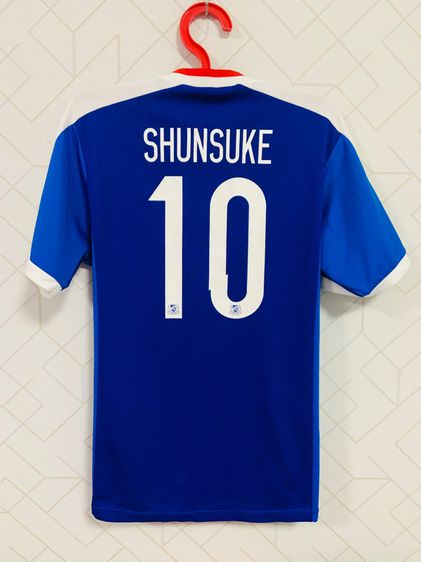 เสื้อฟุตบอลทีม Yokohama F-Marinos เบอร์ 10 SHUNSUKE แท้ 💯 size M  ขนาด อก 21 ยาว 27 นิ้ว สภาพใหม่มาก สกีนครบหน้ากลังหายากน่าสะสมครับ รูปที่ 6