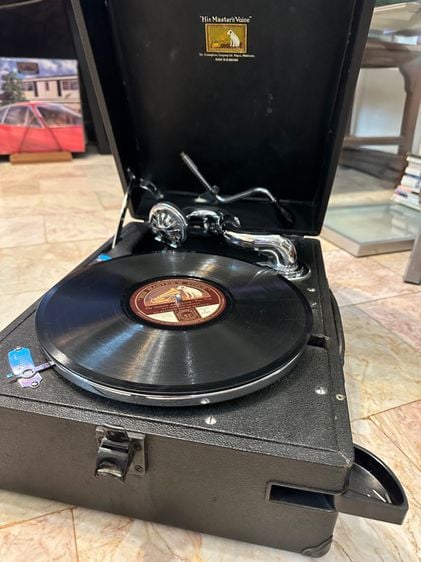 อื่นๆ Gramophone Master Voice from UK ปี 1932 มีเข็มสำรองให้จำนวนมาก พร้อมแผ่นเสียงแผ่นครั่ง โบราณของยุโรป55แผ่นสภาพดี เล่นได้ทุกแผ่น 