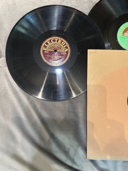 Gramophone Master Voice from UK ปี 1932 มีเข็มสำรองให้จำนวนมาก พร้อมแผ่นเสียงแผ่นครั่ง โบราณของยุโรป55แผ่นสภาพดี เล่นได้ทุกแผ่น  รูปที่ 16