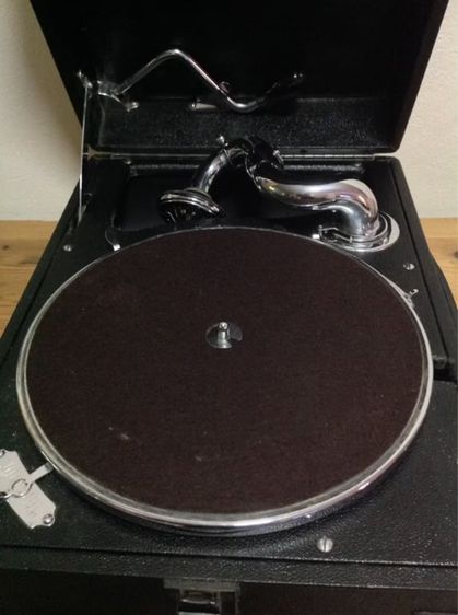 Gramophone Master Voice from UK ปี 1932 มีเข็มสำรองให้จำนวนมาก พร้อมแผ่นเสียงแผ่นครั่ง โบราณของยุโรป55แผ่นสภาพดี เล่นได้ทุกแผ่น  รูปที่ 5