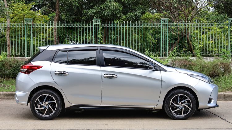 Toyota Yaris 2020 1.2 Sport Premium Sedan เบนซิน ไม่ติดแก๊ส เกียร์อัตโนมัติ เทา รูปที่ 4