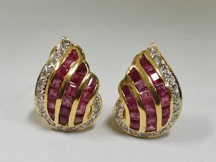 (127) ต่างหูทับทิมเเท้ เพชรเกสรเเท้ 30 เม็ด รวม 60 ตังค์ ทองเเท้ 18K 