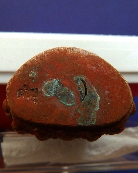 กริ่งอุปคุต หลวงปู่คำบุ วัดกุดชมภู ตอกโค้ด พร้อมซอง+ใบแนบเดิม  จำนวนการสร้างนั้นแบ่งเป็น 3 เนื้อ คือ เนื้อทองแดงชนวนเก่าสร้าง 886 องค์ เนื้อ รูปที่ 12