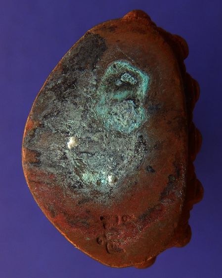 กริ่งอุปคุต หลวงปู่คำบุ วัดกุดชมภู ตอกโค้ด พร้อมซอง+ใบแนบเดิม  จำนวนการสร้างนั้นแบ่งเป็น 3 เนื้อ คือ เนื้อทองแดงชนวนเก่าสร้าง 886 องค์ เนื้อ รูปที่ 6