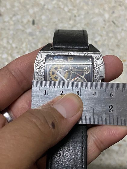 นาฬิกายี่ห้อ Guess  ควอทซ์ ของแท้มือสอง สายเดิม เรือนสีเดิม  ใหญ่  850฿ รูปที่ 6