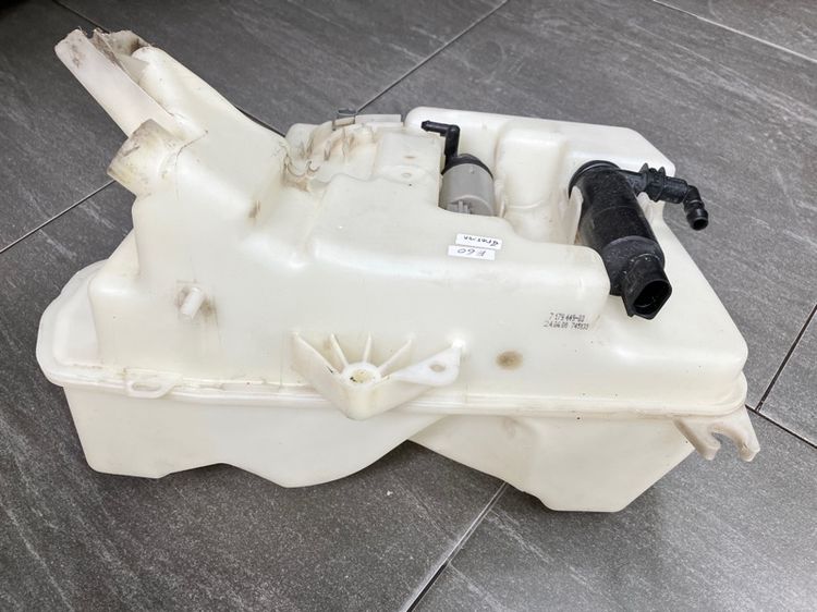 กระปุกพักน้ำฉีดกระจกหน้า Windshield มอเตอร์ BMW E60 ของแท้ มือสอง 520i 525i 523i 520d รูปที่ 9