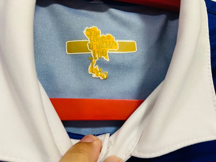 เสื้อกีฬาทีมไทย S.CHNATHIP แท้ 💯 size M วัดจริง ขนาด อก 20 ยาว 27 นิ้ว สภาพใหม่มาก สกีนเบอร์ชื่อครบทรงสวย ดีเทลสวย หายากน่าสะสมครับ รูปที่ 6