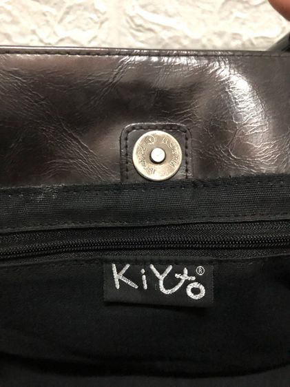 กระเป๋าถือ KiYto แบรนด์ญี่ปุ่น เป็นกระเป๋าหนังนิ่ม หูไม้ ช่องใส่ของเยอะ รูปที่ 10