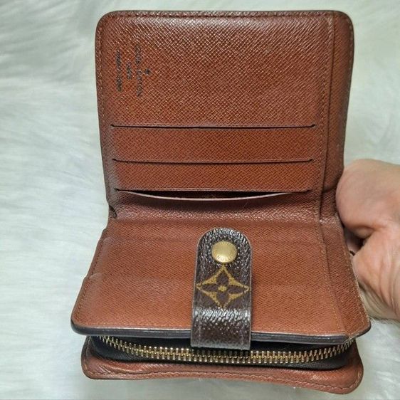 กระเป๋าสตางค์  Louis Vuitton แท้ Monogram Compact Zip Bifold Wallet รูปที่ 2
