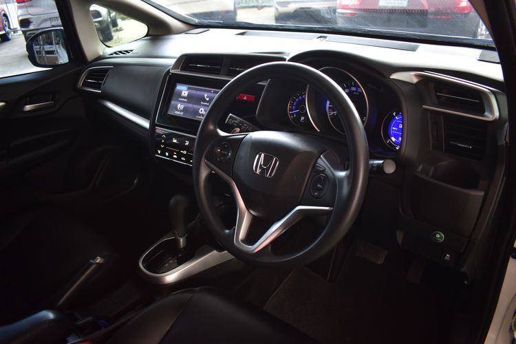 Honda Jazz 2017 1.5 SV i-VTEC Sedan เบนซิน ไม่ติดแก๊ส เกียร์อัตโนมัติ ขาว รูปที่ 3