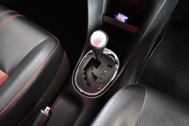 Toyota Sienta 2019 1.5 V Utility-car เบนซิน ไม่ติดแก๊ส เกียร์อัตโนมัติ ขาว รูปที่ 4