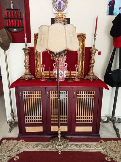 ฝรั่งเศส โคมไฟตั้งพื้นหลุยส์ทองเหลืองแท้ทั้งตัวโป๊ะข้อผ้าถักสุดงามเก่าโบราณสภาพเยี่ยมใช้งานได้เลย รูปที่ 4