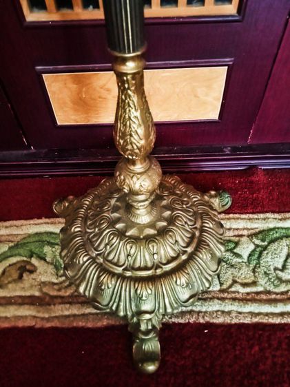 ฝรั่งเศส โคมไฟตั้งพื้นหลุยส์ทองเหลืองแท้ทั้งตัวโป๊ะข้อผ้าถักสุดงามเก่าโบราณสภาพเยี่ยมใช้งานได้เลย รูปที่ 9