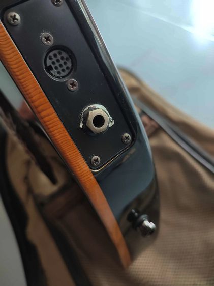 Godin Acs Slim Sa Nylon String เป็นคลาสิคไฟฟ้า  ตัวนี้เป็นรุ่นที่มี midi ต่อ Synth ได้ครับ ปกติใช้ ปิ๊คอัพ Gk2 -ต่อ synth จะใช้ได้กับสายเหล็ รูปที่ 4