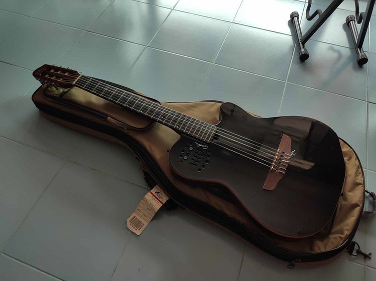 Godin Acs Slim Sa Nylon String เป็นคลาสิคไฟฟ้า  ตัวนี้เป็นรุ่นที่มี midi ต่อ Synth ได้ครับ ปกติใช้ ปิ๊คอัพ Gk2 -ต่อ synth จะใช้ได้กับสายเหล็ รูปที่ 9