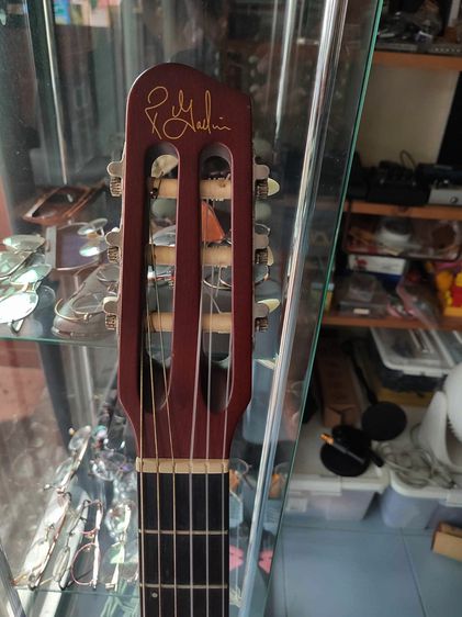 Godin Acs Slim Sa Nylon String เป็นคลาสิคไฟฟ้า  ตัวนี้เป็นรุ่นที่มี midi ต่อ Synth ได้ครับ ปกติใช้ ปิ๊คอัพ Gk2 -ต่อ synth จะใช้ได้กับสายเหล็ รูปที่ 13