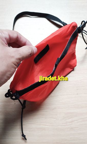 UNIQLOกระเป๋าสะพาย สีสันสดใส ตัวกระเป๋าไนลอน สายกระเป๋าโพบีเอสเคอร์ ขนาดกระเป๋า 22.5×16 cm. มีช่องเก็บของหน้าหลัง (Original) รูปที่ 2