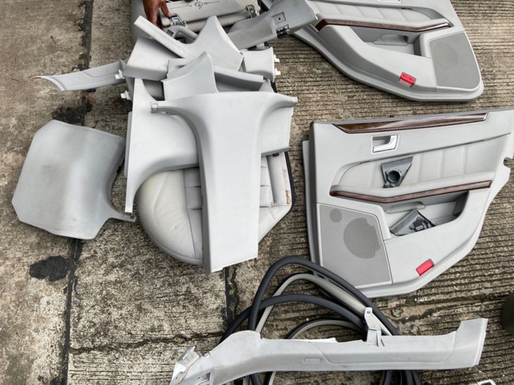 ชุดภายในสีเทา Benz W212 มือสอง ถอดจากรถ E200 สีเทา รุ่นElegance เบาะ ลายไม้ คิ้วยาง คอนโซล แผงข้าง ไฟ พรม และอื่นๆ รูปที่ 4