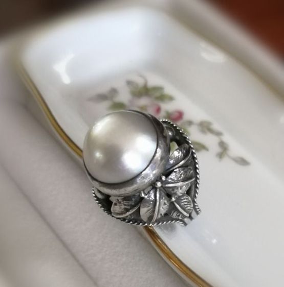 Mebi​ pearl​ มุกมาบิแท้ มุกซีก แหวนเงินสวยงามมาก -​ April vintage​ รูปที่ 1