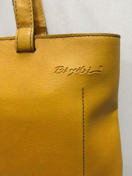 กระเป๋าหนัง Brand: Biyibi แท้ สีเหลือง หนังนิ่มมาก ขนาดก้น 6x32 ซม สูง 20 ซม 200 บาท รูปที่ 2