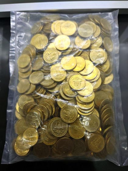 เหรียญยกถุง (400 เหรียญ) เหรียญ 25 สตางค์ สีทองเหลือง ที่ระลึก กาญจนาภิเษก ไม่ผ่านใช้ พ.ศ. 2539 รูปที่ 2