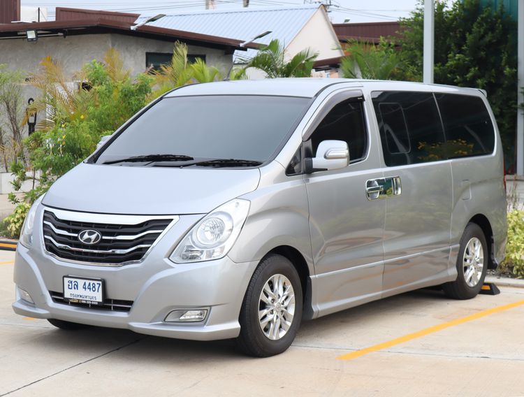 Hyundai H-1  2015 2.5 Elite Plus Van ดีเซล ไม่ติดแก๊ส เกียร์อัตโนมัติ บรอนซ์เงิน